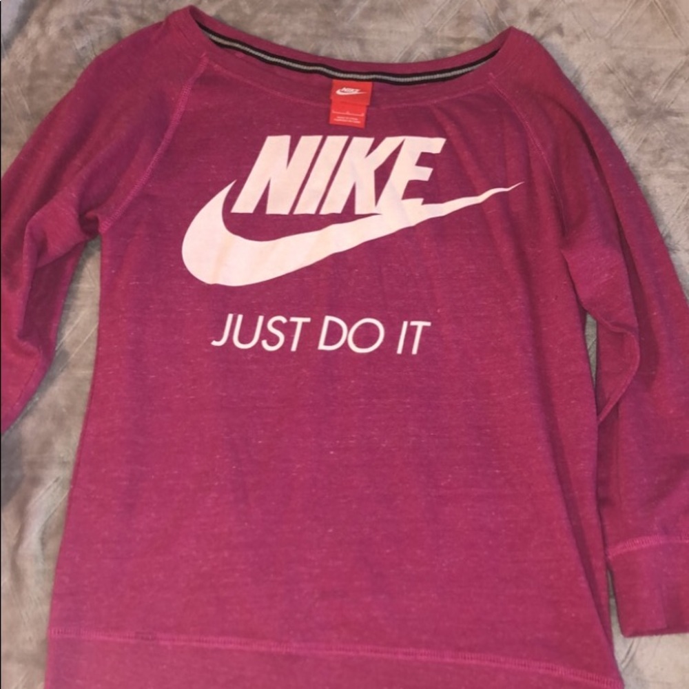Super cute NIKE top!